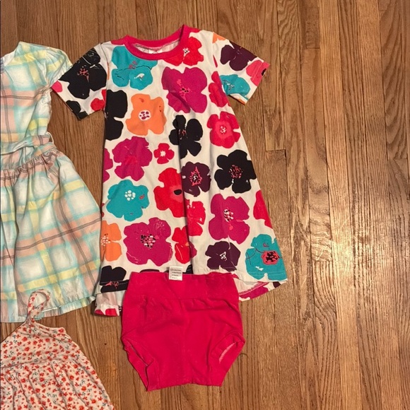 Assorted Dresses and Outfits. All in excellent condition - Picture 6 of 11